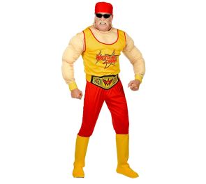 Tuotekuva miehestä showpainijan naamiaisasussa valkoisella taustalla. Kokonaisuuteen kuuluu keltainen "Wrestling Champ" -hihaton paita toppatuilla lihashioilla, punaiset housut, mestaruusvyö, keltaiset saappaat ja punainen huivi päässä.