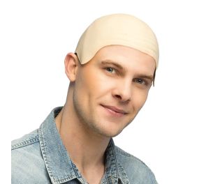 Tekokalju miehellä päässä