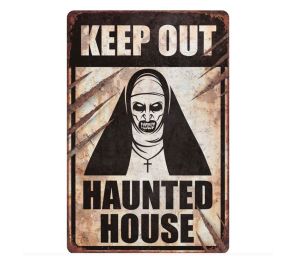 Keep out, haunted house -kyltti