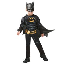 Batman-naamiaisasu pojalla päällä