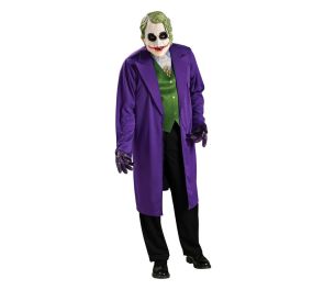 Batman-elokuvien Joker-naamiaisasu miehellä päällä