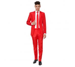 Punainen puku sopii sekä miehille että naisille