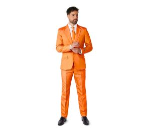 Oranssi puku sopii naisille ja miehille